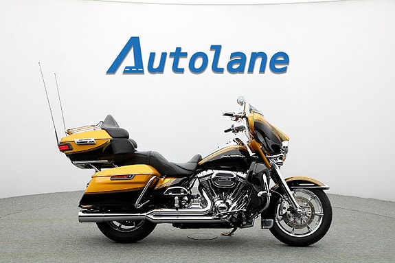 Harley-Davidson FLHTKSE CVO Ultra Limited 6 of 30