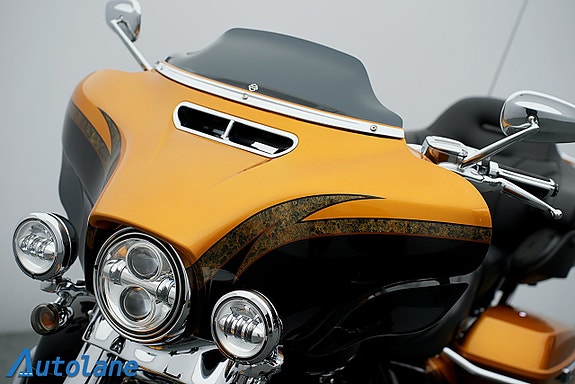 Harley-Davidson FLHTKSE CVO Ultra Limited 28 of 30
