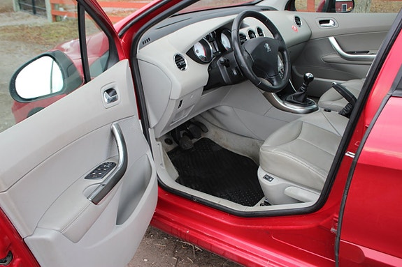 Peugeot 308 SW 5 of 5