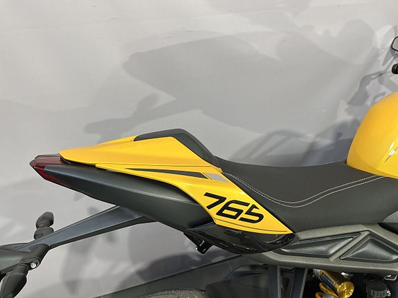 Triumph Street TRIPLE RS 12 of 16