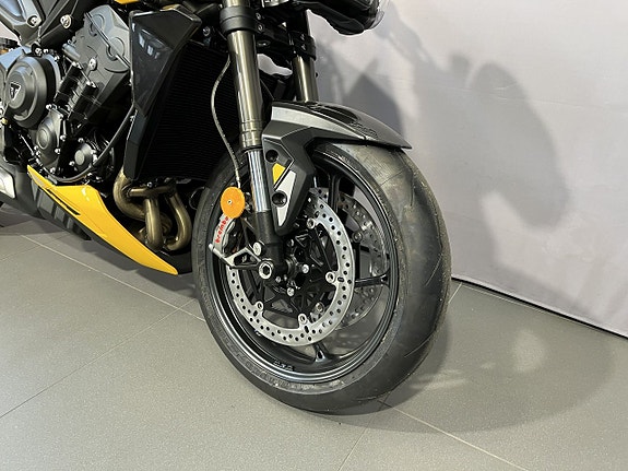 Triumph Street TRIPLE RS 8 of 16