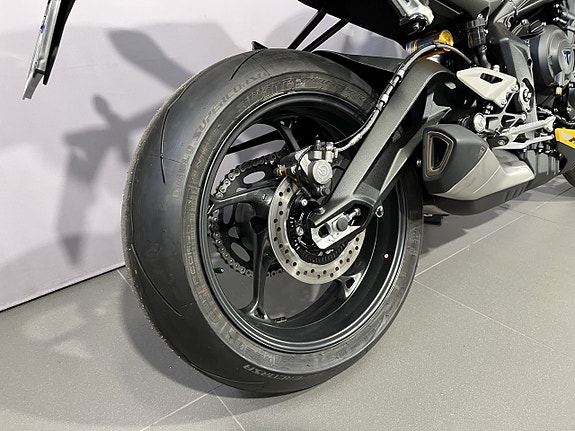 Triumph Street TRIPLE RS 13 of 16