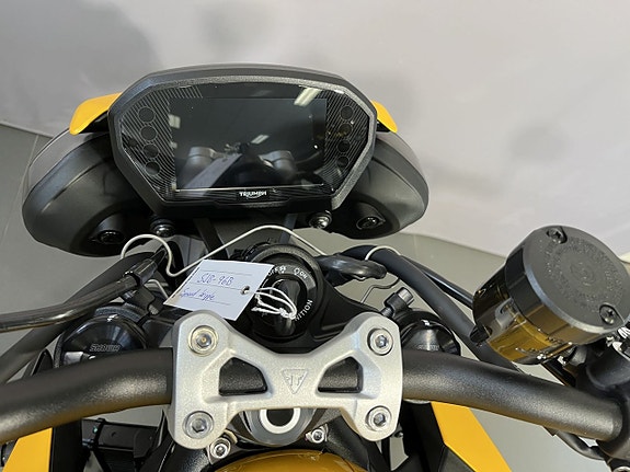 Triumph Street TRIPLE RS 15 of 16