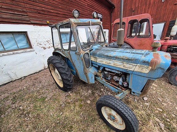 Ford 3000 2 of 4