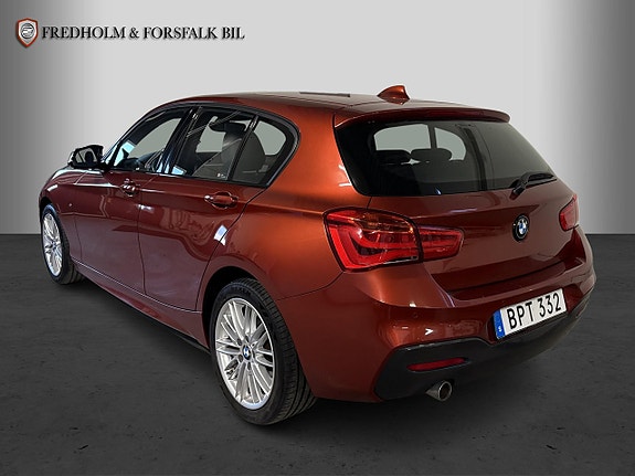 BMW 118d 3 of 5