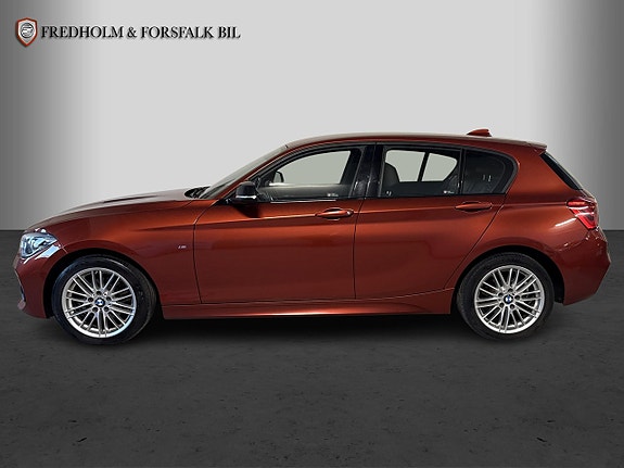 BMW 118d 2 of 5