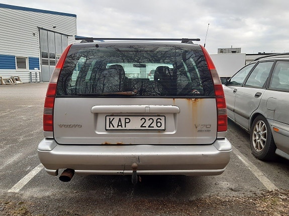 Volvo V70 5 of 7