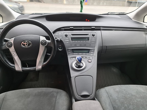 Toyota Prius 7 of 11