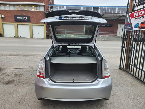 Toyota Prius 6 of 11