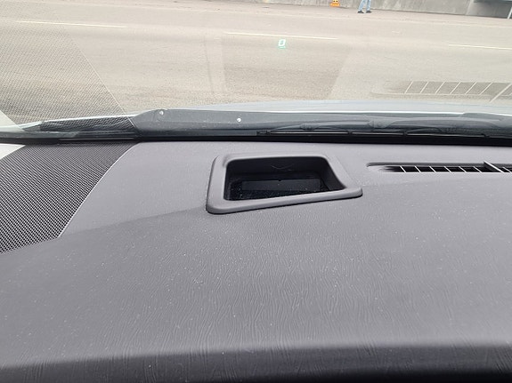 Toyota Prius 9 of 11