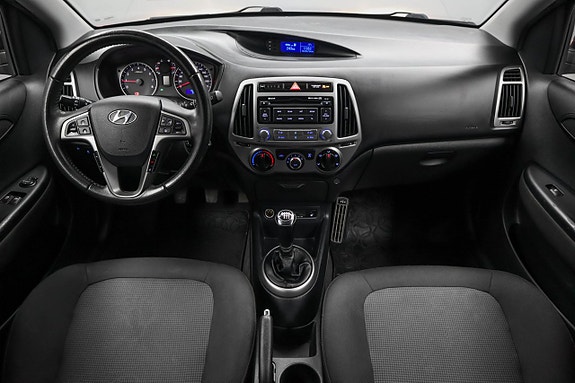 Hyundai i20 2 of 5