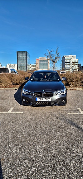 BMW 118i 4 of 5