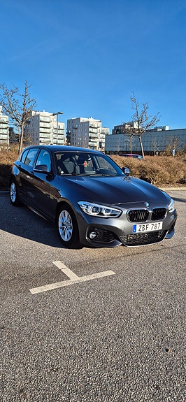 BMW 118i 2 of 5