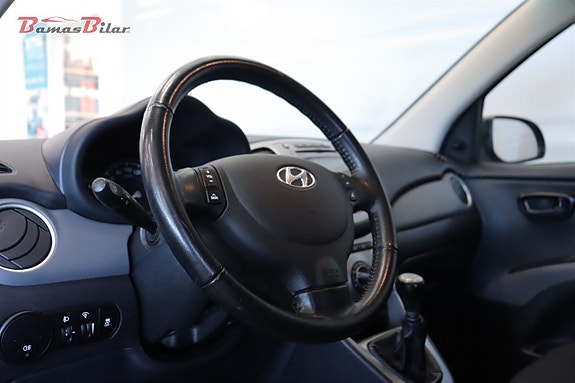 Hyundai i10 10 of 18