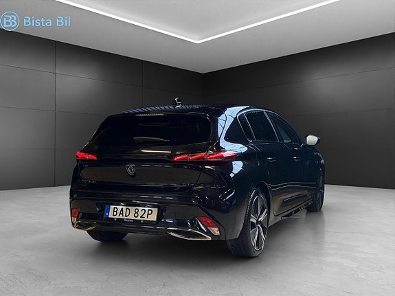 Peugeot 308 2 of 5