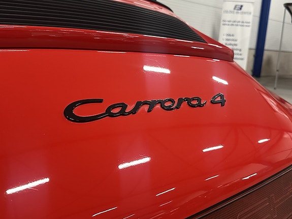 Porsche 911 Carrera 4 26 of 27