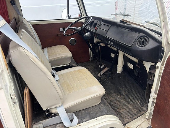 Volkswagen Buss 20 of 27
