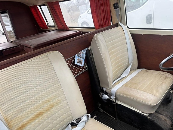 Volkswagen Buss 22 of 27