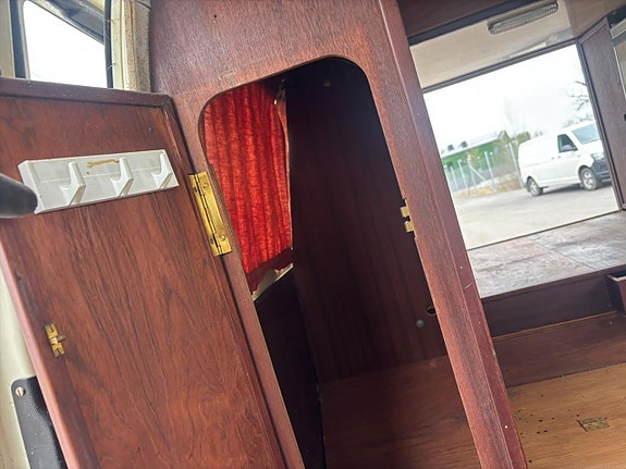 Volkswagen Buss 18 of 27