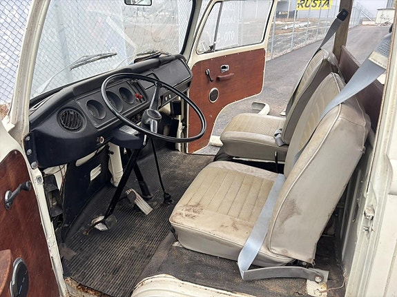 Volkswagen Buss 26 of 27