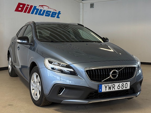 Volvo V40 Cross Country 2 of 14