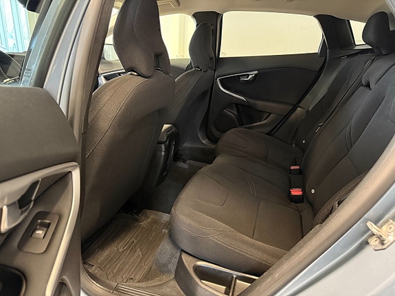 Volvo V40 Cross Country 7 of 14