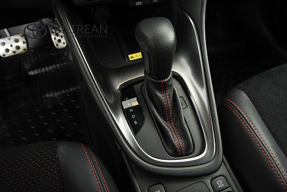 Toyota Yaris 11 of 17