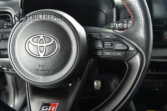 Toyota Yaris 12 of 17
