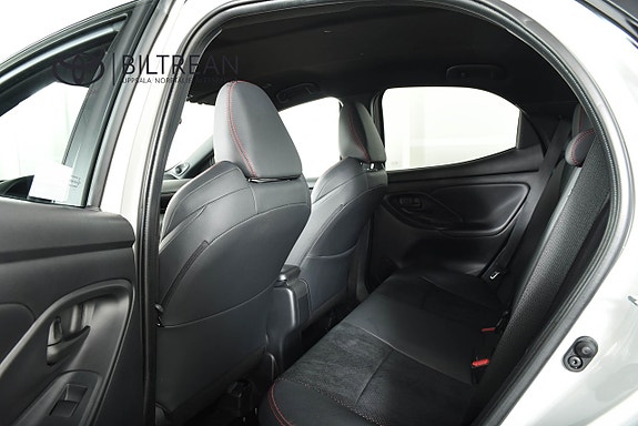 Toyota Yaris 7 of 17