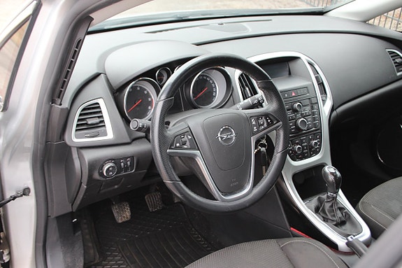 Opel Astra 8 of 10
