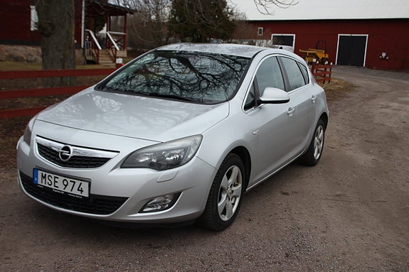 Opel Astra 2 of 5