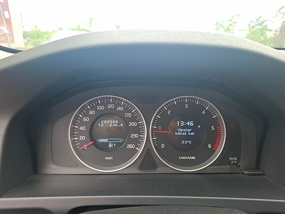 Volvo V60 2 of 8