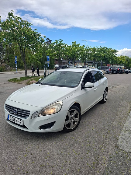 Volvo V60 7 of 8