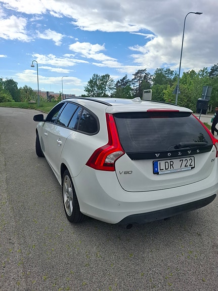 Volvo V60 4 of 8