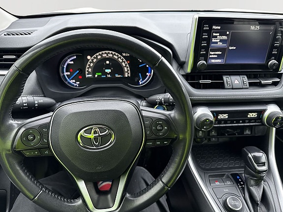 Toyota RAV4 9 of 20