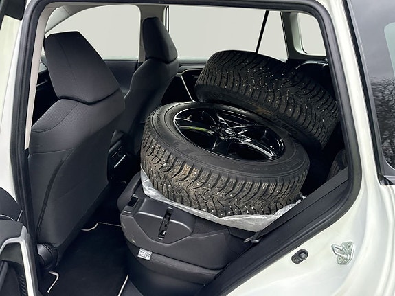 Toyota RAV4 11 of 20