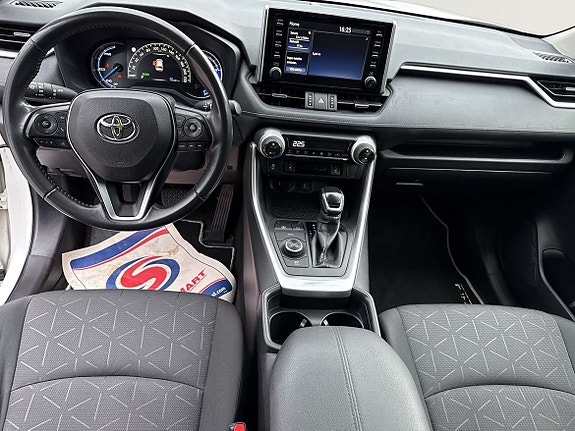 Toyota RAV4 8 of 20