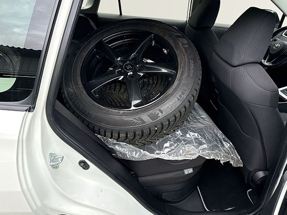 Toyota RAV4 7 of 20