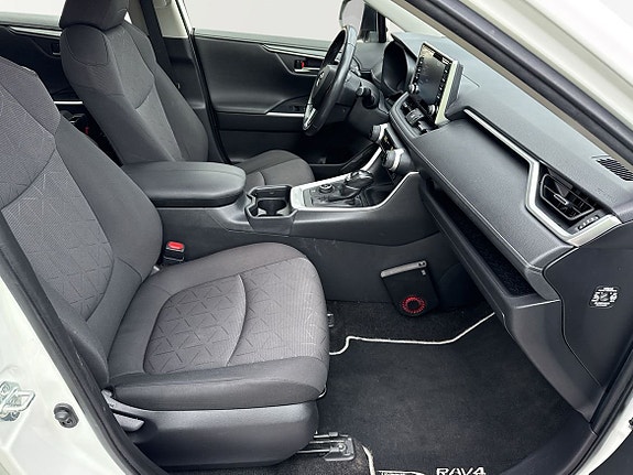 Toyota RAV4 6 of 20