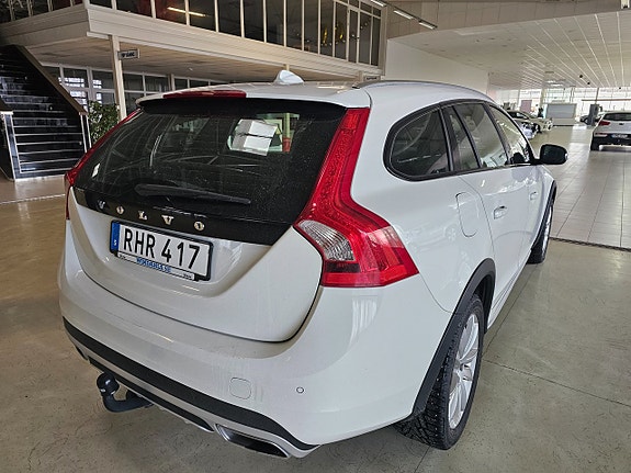 Volvo V60 Cross Country 7 of 11