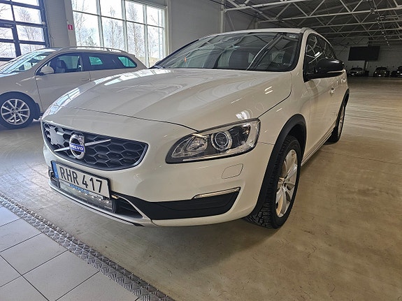 Volvo V60 Cross Country 3 of 5