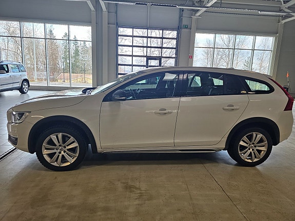 Volvo V60 Cross Country 6 of 11