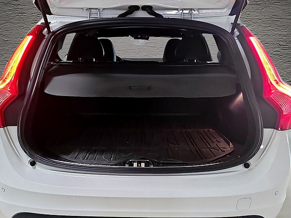 Volvo V60 Cross Country 8 of 11