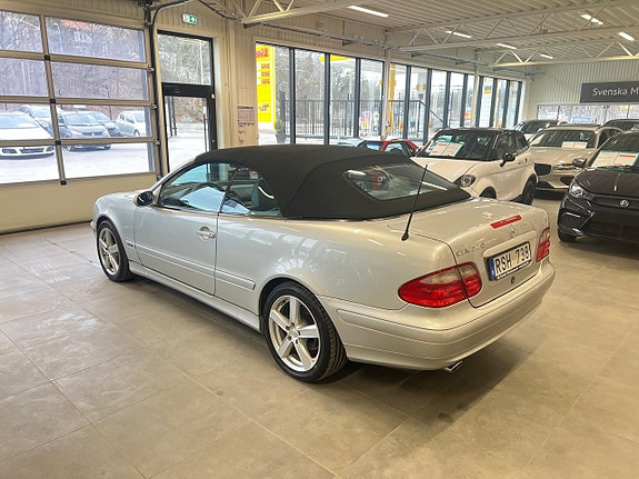 Mercedes-Benz CLK320 7 of 18