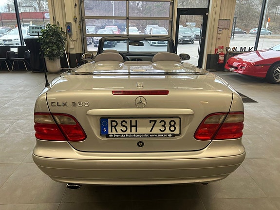 Mercedes-Benz CLK320 9 of 18