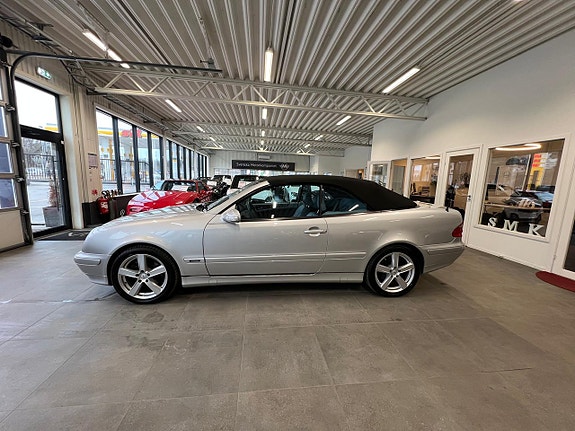 Mercedes-Benz CLK320 5 of 5