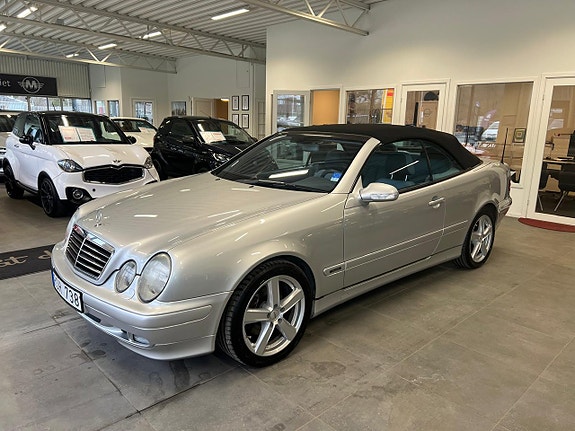 Mercedes-Benz CLK320 4 of 5