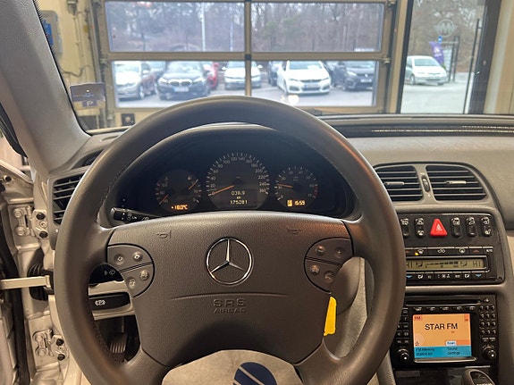 Mercedes-Benz CLK320 16 of 18