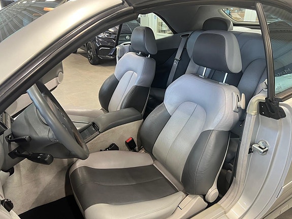 Mercedes-Benz CLK320 13 of 18