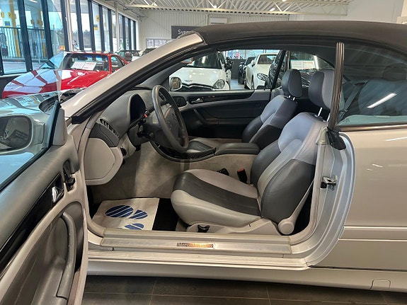 Mercedes-Benz CLK320 11 of 18